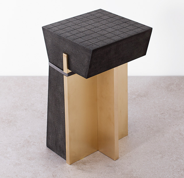 Cтул 1991, диз. Formafantasma. Базальт, ткань, латунь. Libby Sellers Gallery Негласная борьба: современное искусство и дизайн (фото 5)