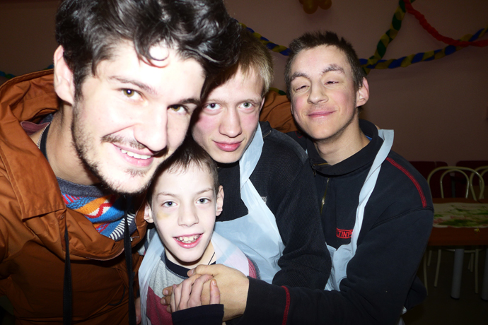 "Обнаженные сердца" и Louis Vuitton в гостях у детского дома-интерната (фото 4)