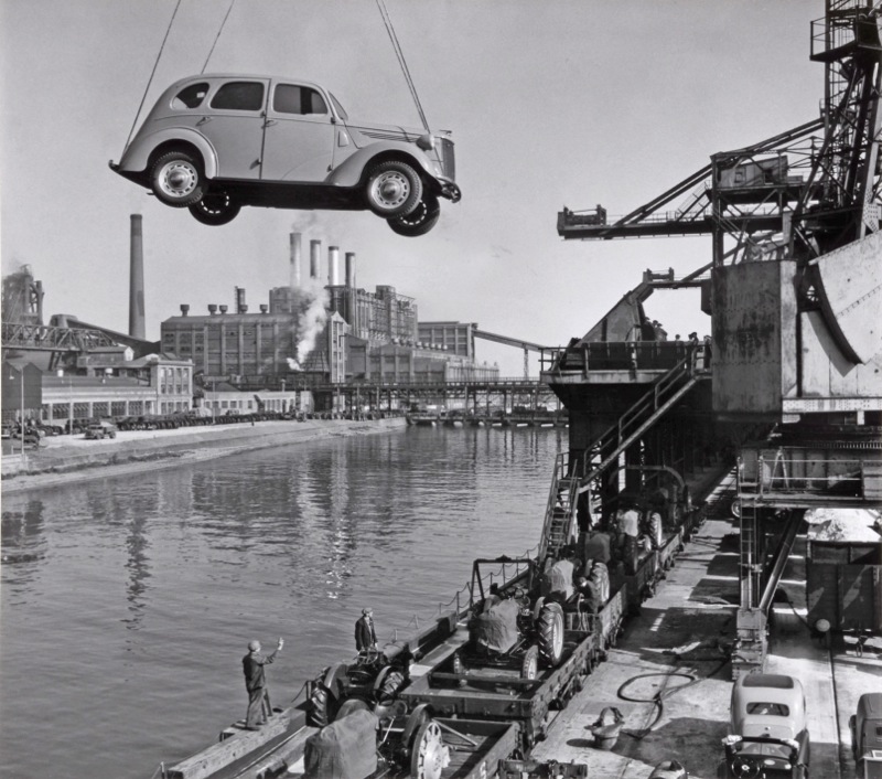 THE FORD MOTOR PLANT, DAGENHAM, ESSEX, LONDON, CIRCA 1947 STEWART, B ANTHONY (1904-1977) Редкие снимки из архива National Geographic выставлены в Лондоне (фото 2)