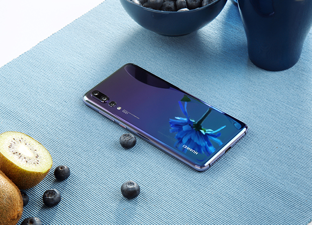 Как выглядит, снимает и что умеет смартфон Huawei P20 Pro (фото 1)