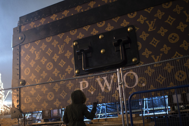 Огромный сундук Louis Vuitton появился на Красной площади (фото 3)