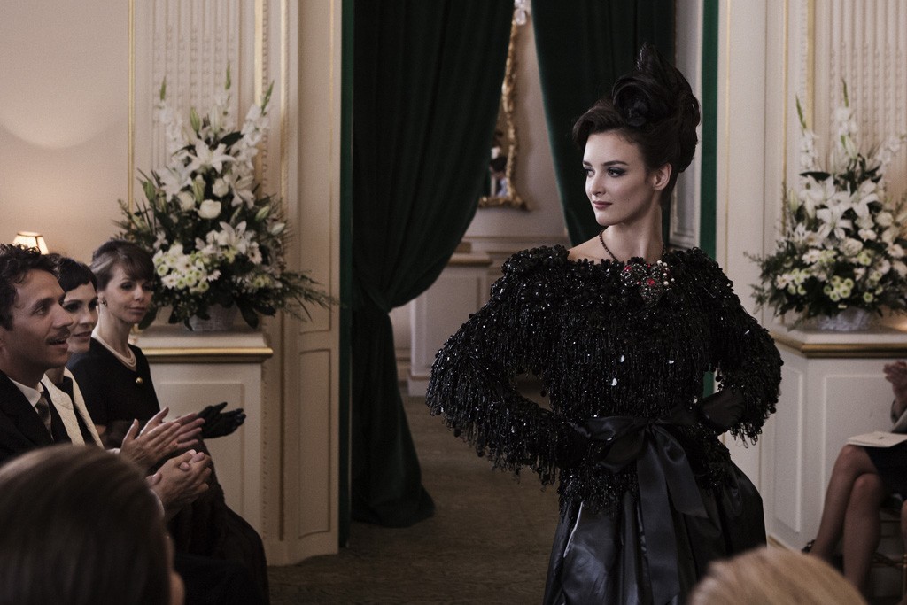 Шарлотта Ле Бон в кадре из фильма "Yves Saint Laurent" Шарлотта Ле Бон в кадре из фильма "Yves Saint Laurent"