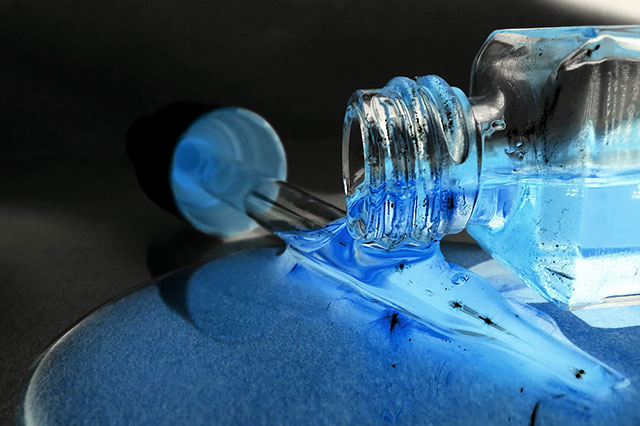 "Я люблю нефть". Почему минеральное масло является изгоем в косметическом мире? (фото 1)