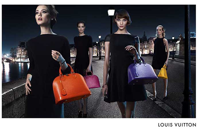 Рекламная кампания Alma bag на мосту