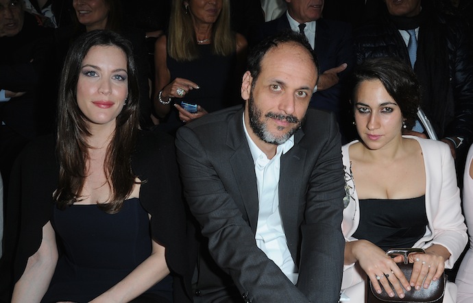 Лив Тайлер, Лука Гуаданьино и Дельфина Делеттре Фенди Лив Тайлер, Лука Гуаданьино и Дельфина Делеттре Фенди