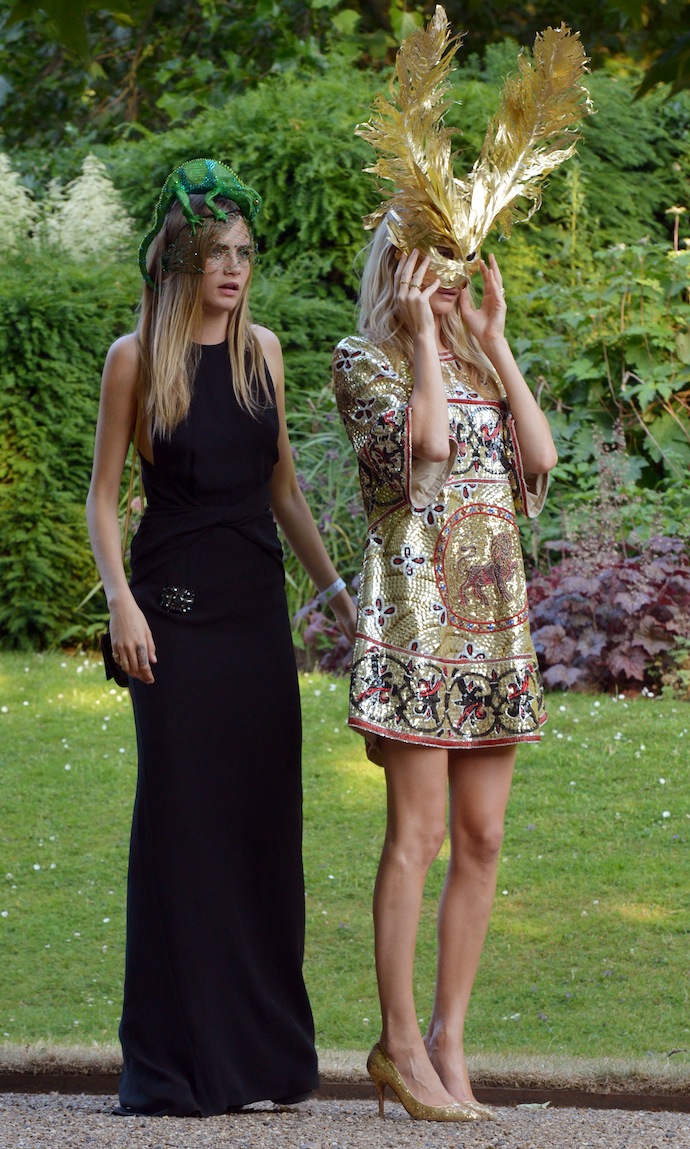 Кара и Поппи Делевинь Кара и Поппи Делевинь