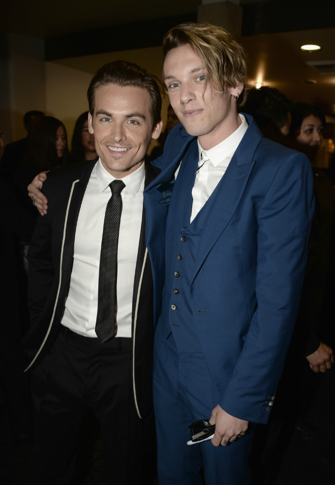 Кевин Зегерс и Джейми Кэмпбелл Бауэр