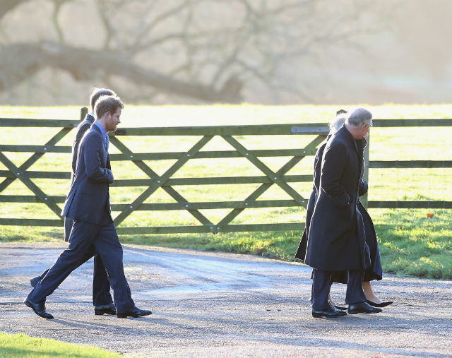 Королевская семья на рождественской службе в Сандрингеме (фото 1)