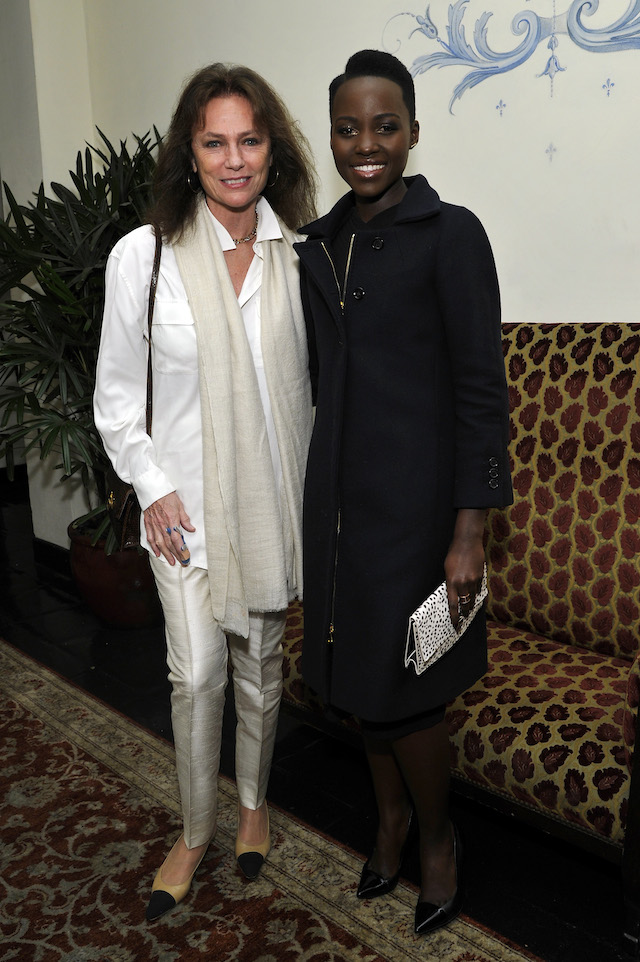 Жаклин Биссет и Лупита Нионго Жаклин Биссет и Лупита Нионго