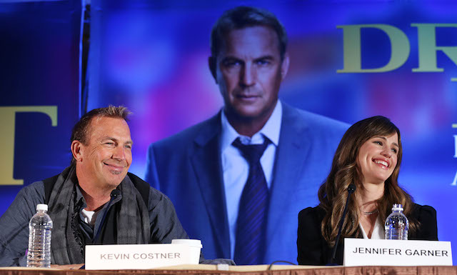 Кевин Костнер и Дженнифер Гарнер Кевин Костнер и Дженнифер Гарнер
