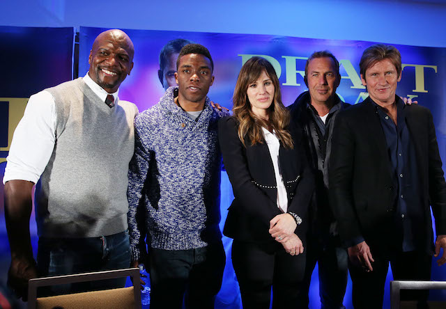 Терри Крюс, Чедвик Боузман, Дженнифер Гарнер, Кевин Костнер и Дэнис Лири Терри Крюс, Чедвик Боузман, Дженнифер Гарнер, Кевин Костнер и Дэнис Лири