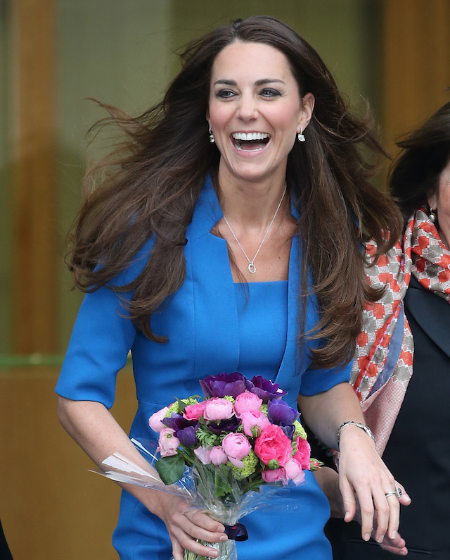 Кейт Миддлтон на открытии изостудии в пригороде Лондона (фото 2)