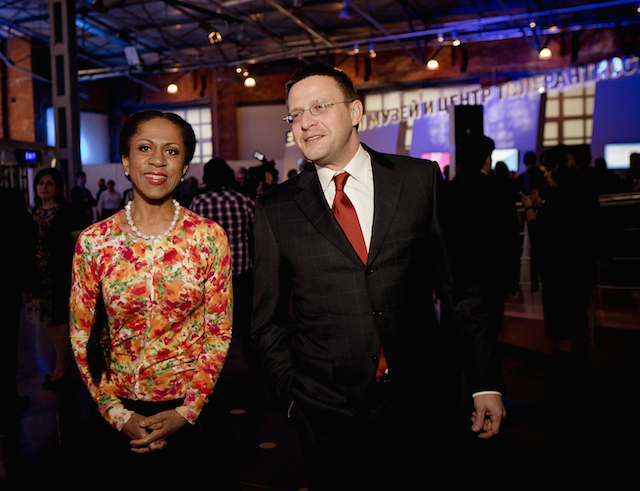 Елена Ханга