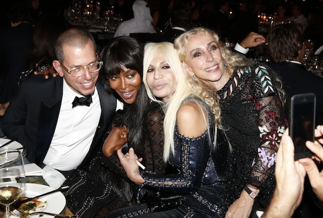 Джонатан Ньюхаус, Наоми Кэмпбелл, Донателла Версаче и Франка Соццани 