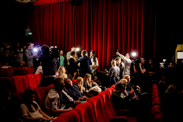 Премьера комедии "Нереальная любовь" в ГУМе (фото 1)