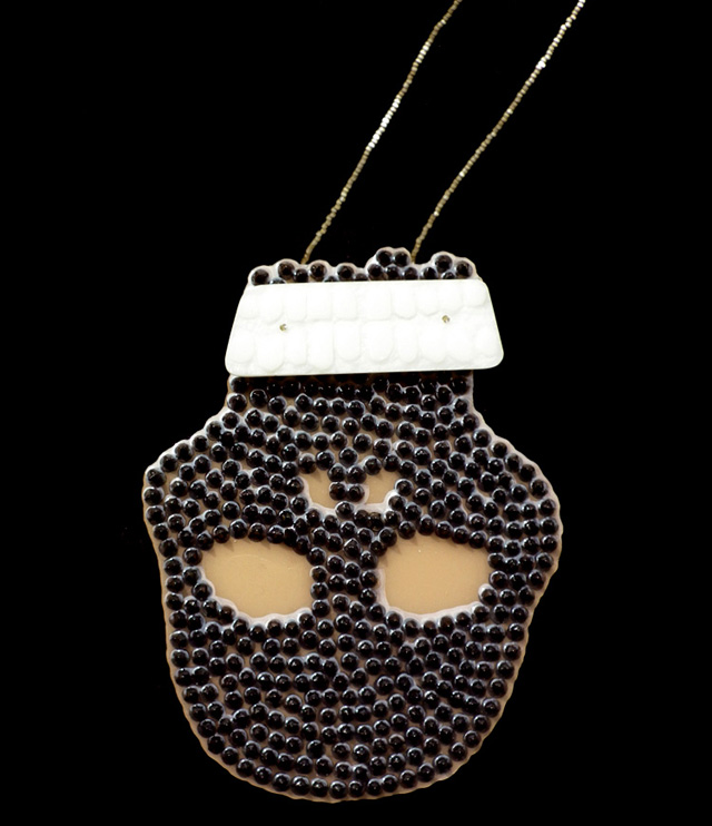 Julia Moroge, Колье из серии 'calvairas', 2012 Рекомендовано к посещению: пять выставок в Париже (фото 9)