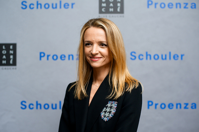  Дельфина Арно