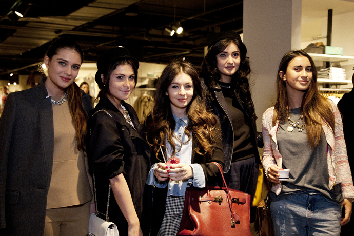 Катя Дарма, Лаура Джугелия, Оля Калаева, Тамара Мелкумян и Уля Мамедова Катя Дарма, Лаура Джугелия, Оля Калаева, Тамара Мелкумян и Уля Мамедова