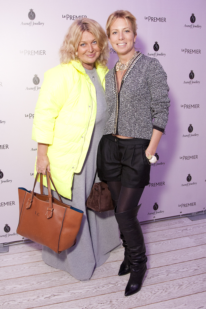 Светлана Захарова (справа)