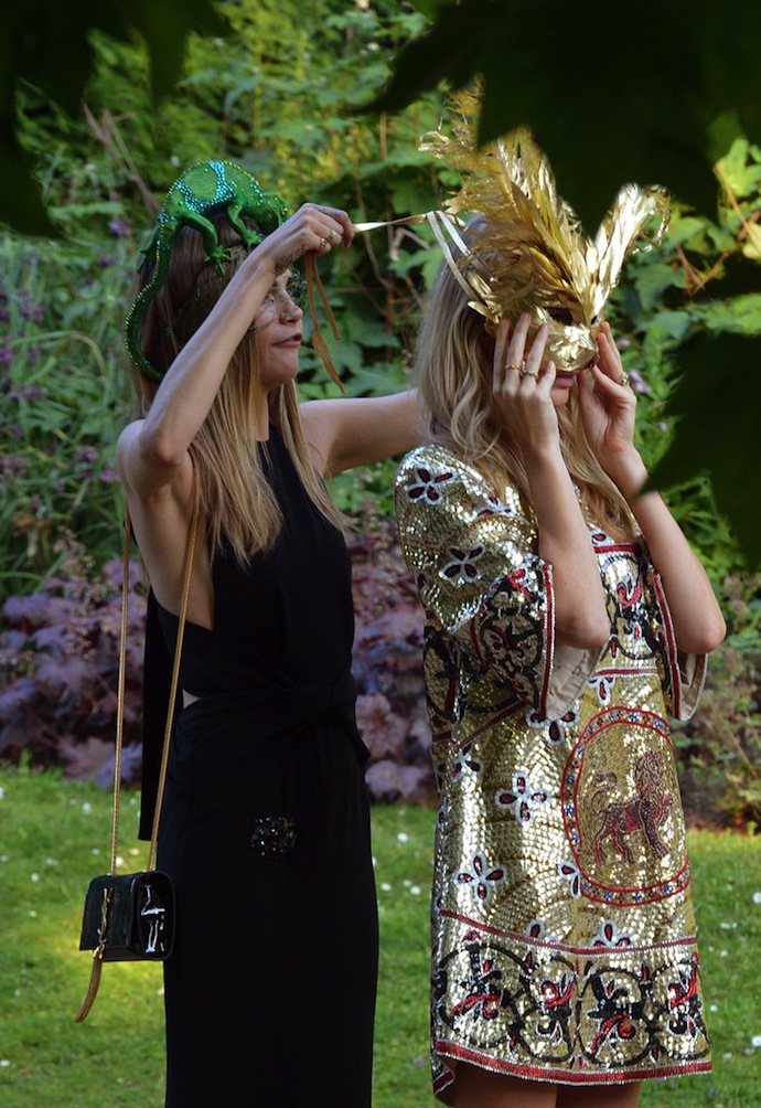 Кара и Поппи Делевинь Кара и Поппи Делевинь