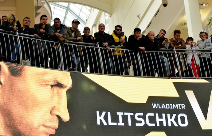 Владимир Кличко одержал победу в "поединке десятилетия"