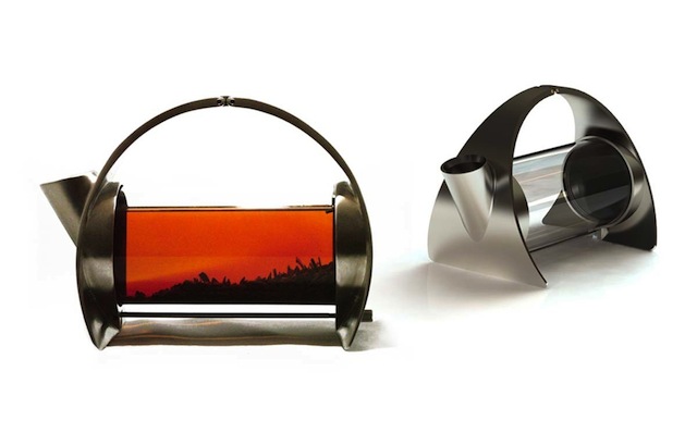 Вопреки правилам: "лежачий" чайник от Джо Рота (фото 1)