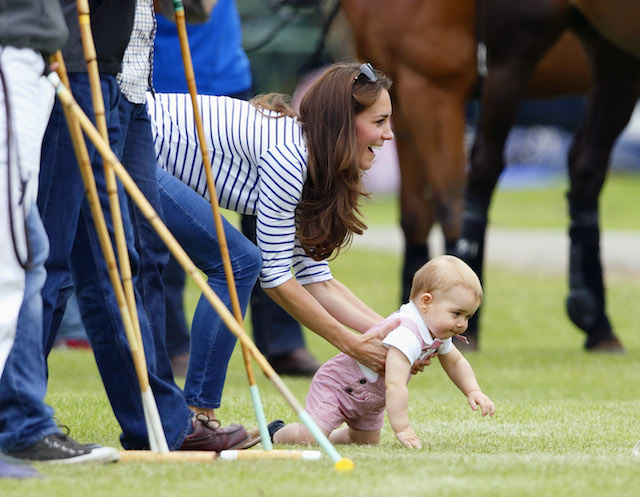 Кейт Миддлтон с принцем Джорджем на благотворительной игре в поло (фото 1)