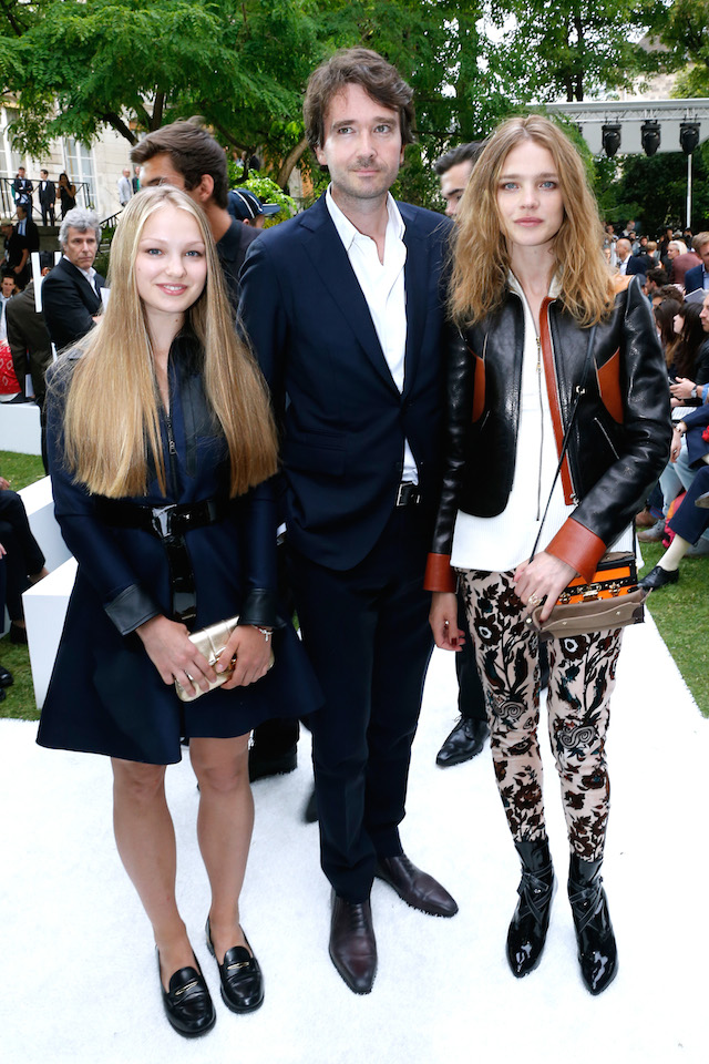 Кристина Кусакина, Антуан Арно и Наталья Водянова Гости на мужском показе Berluti в Париже (фото 2)