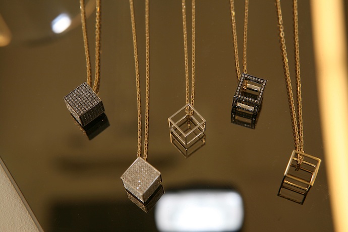 Pop-up store Noor Fares в галерее Захи Хадид Pop-up store Noor Fares в галерее Захи Хадид