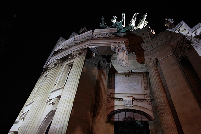 Французский художник "разрушил" парижский Гран-Пале (фото 3)