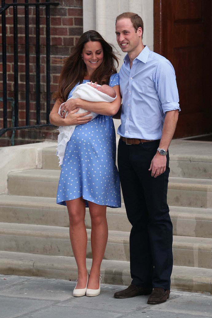 Кейт Миддлтон и принц Уильям с новорожденным сыном