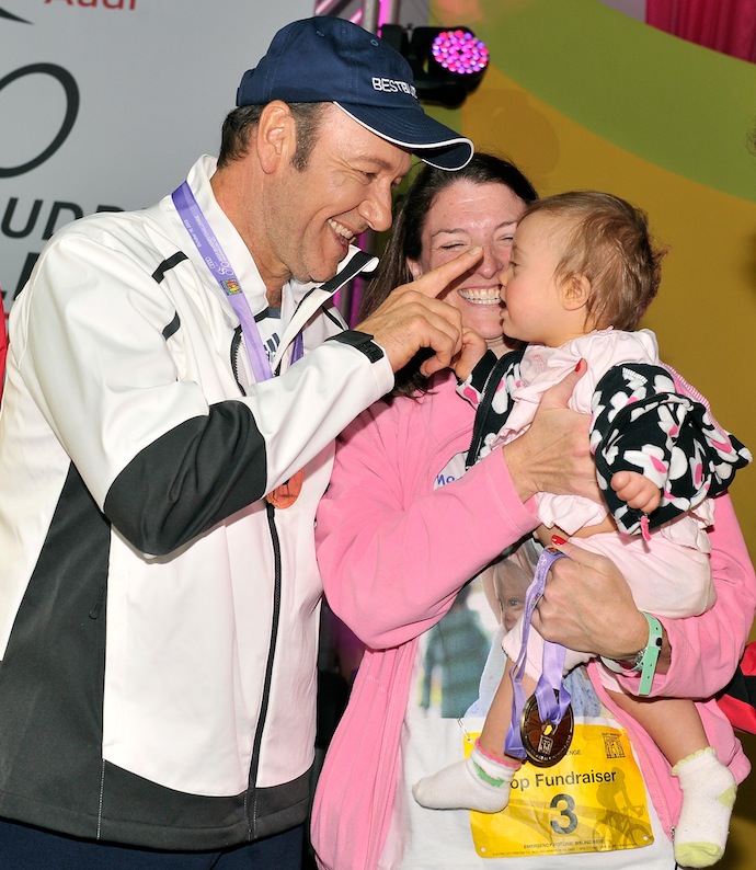 Кевин Спейси на благотворительном марафоне