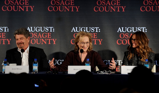 Джон Уэллс, Мэрил Стрип и Джулия Робертс Джон Уэллс, Мэрил Стрип и Джулия Робертс