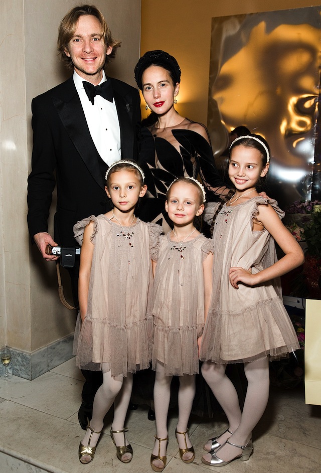 Чарльз и Ольга Томпсон с детьми