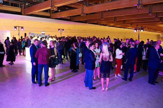 закрытый предпоказ основного проекта 5-й Московской биеннале современного искусства "Больше света", за день до официального открытия". закрытый предпоказ основного проекта 5-й Московской биеннале современного искусства "Больше света", за день до официального открытия".