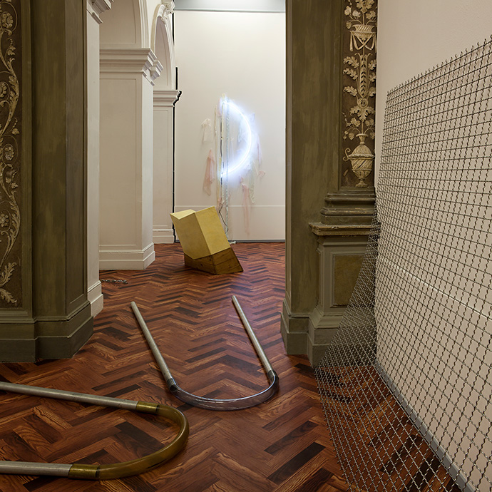 Миучча Прада получит награду от Independent Curators International (фото 4)