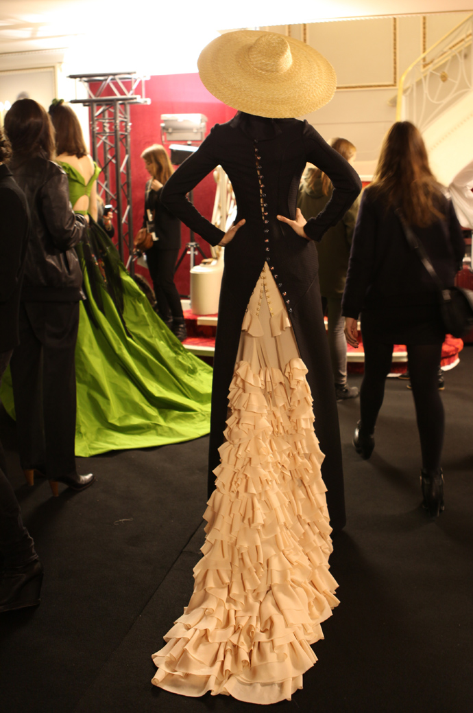 Backstage показа Ulyana Sergeenko в Париже (фото 19)