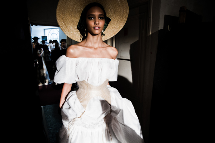 Backstage показа Ulyana Sergeenko в Париже (фото 4)