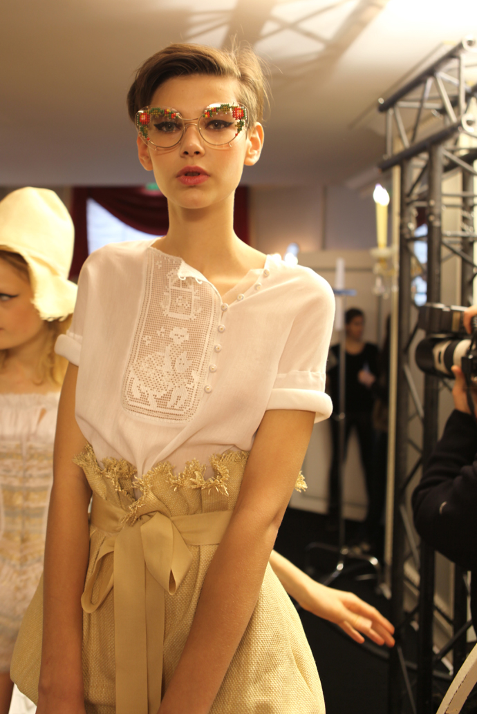 Backstage показа Ulyana Sergeenko в Париже (фото 39)