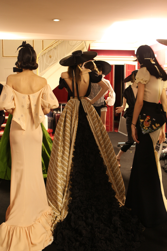 Backstage показа Ulyana Sergeenko в Париже (фото 40)