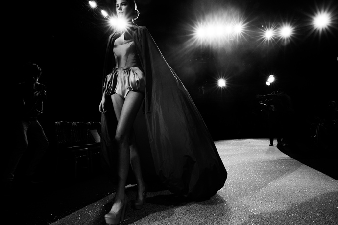 Backstage показа Ulyana Sergeenko в Париже (фото 7)