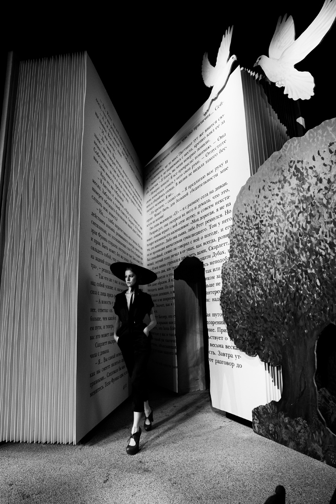 Backstage показа Ulyana Sergeenko в Париже (фото 15)