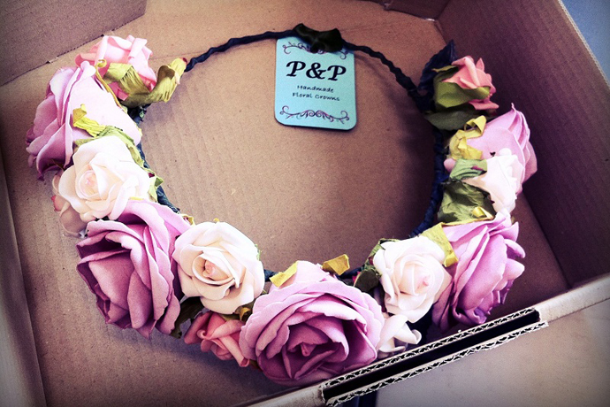 Тренд: цветочные ободки и венки (фото 23)