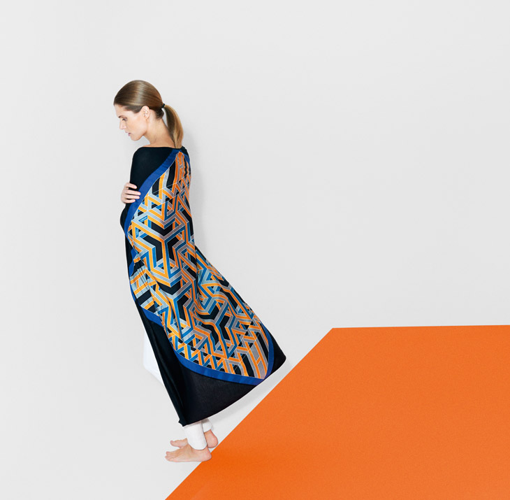 Малгосия Бела в новой кампании платков Hermes