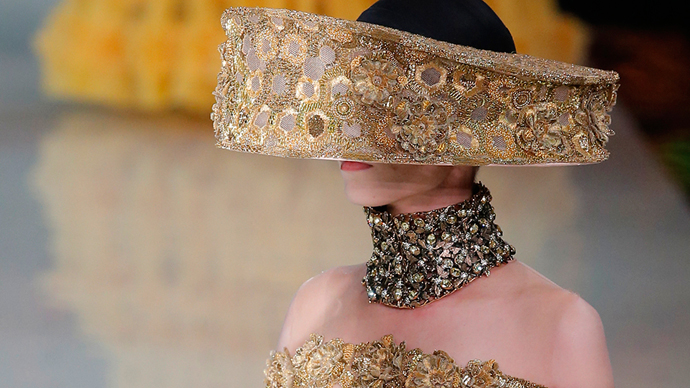 Шляпа Alexander McQueen весна-лето 2013 Шляпа Alexander McQueen весна-лето 2013