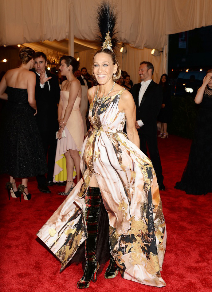 Сара Джессика Паркер в платье Giles и сапогах Louis Vuitton