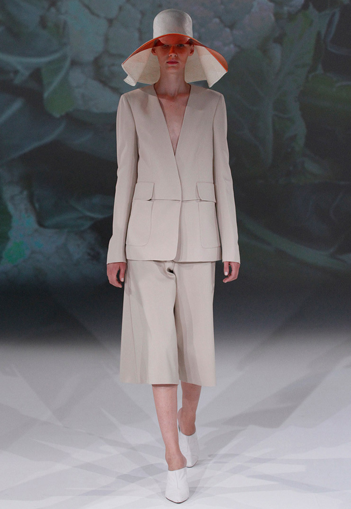 Шляпы на показе Chalayan весна-лето 2013