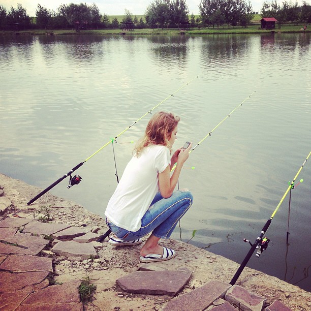Наталья Водянова на рыбалке (@natasupernova)