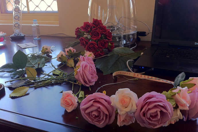 Тренд: цветочные ободки и венки (фото 27)