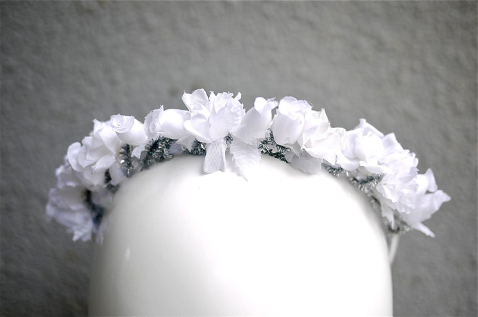 Тренд: цветочные ободки и венки (фото 18)